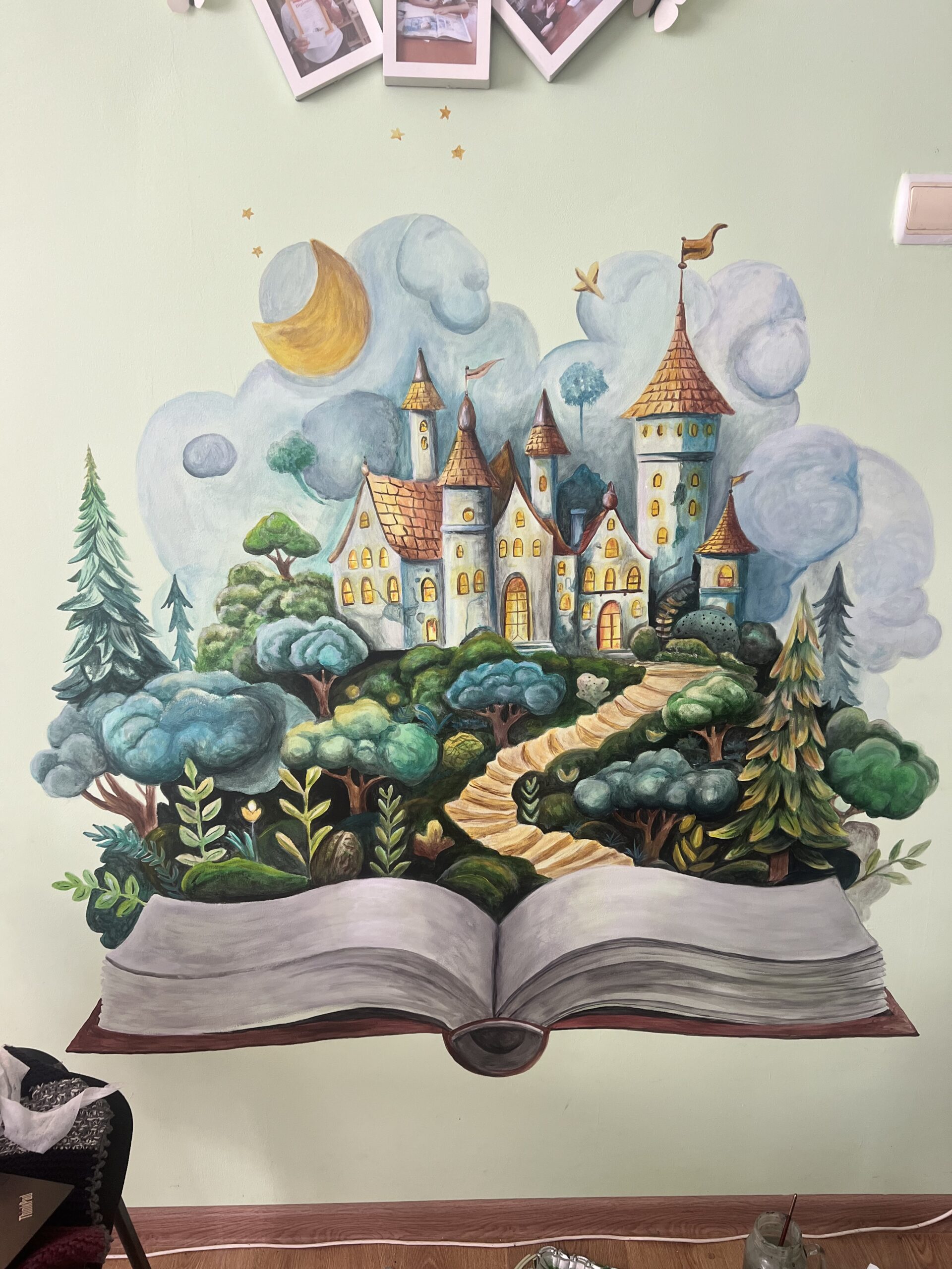 Castelul din povești- Pictură pe perete interior- Acrilice- DISPONIBIL LA COMANDĂ